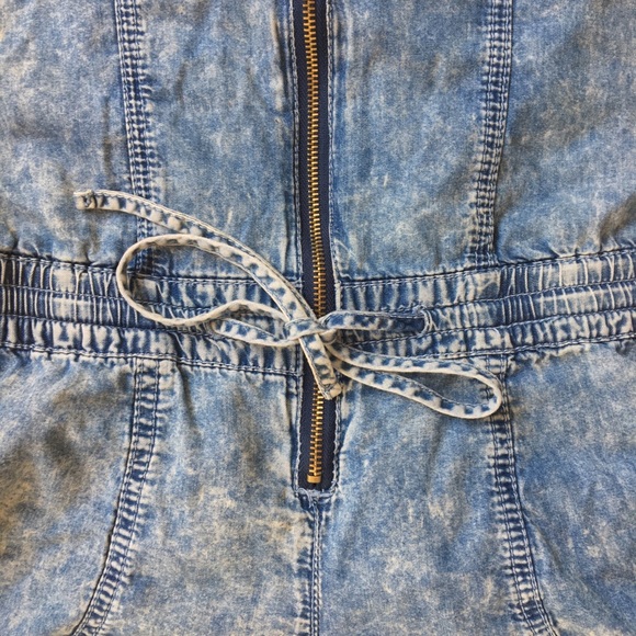 2/$35💋Scarlet Boulevard Denim Romper -Small - Picture 4 of 5